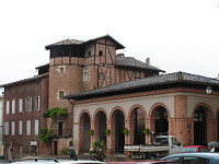 Gaillac, Halle de 1840 et maison medievale avec son Souleillou (2)
